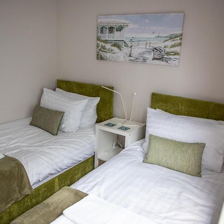 Wave Stays - Ground Floor Apartment - Outside Seating Area Cleveleys Ngoại thất bức ảnh