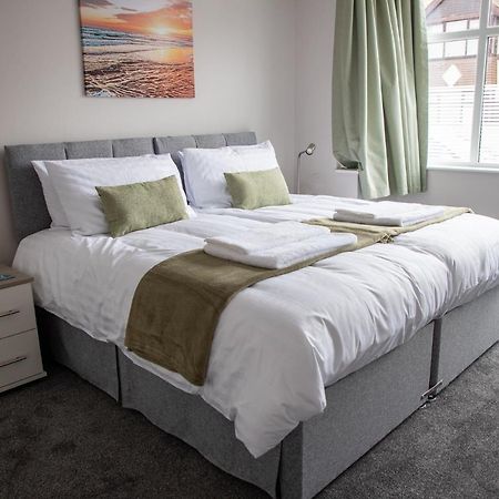 Wave Stays - Ground Floor Apartment - Outside Seating Area Cleveleys Ngoại thất bức ảnh
