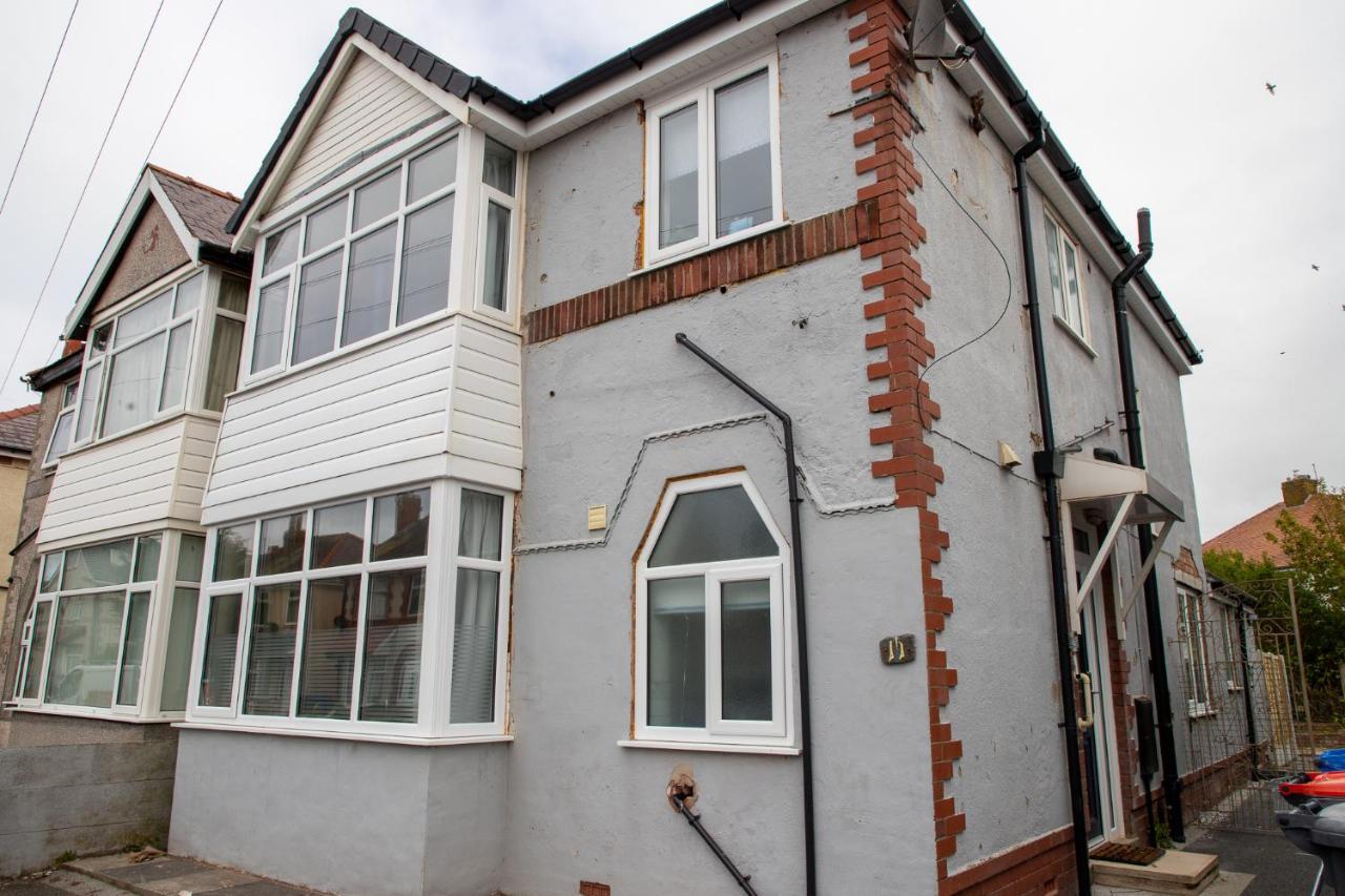 Wave Stays - Ground Floor Apartment - Outside Seating Area Cleveleys Ngoại thất bức ảnh