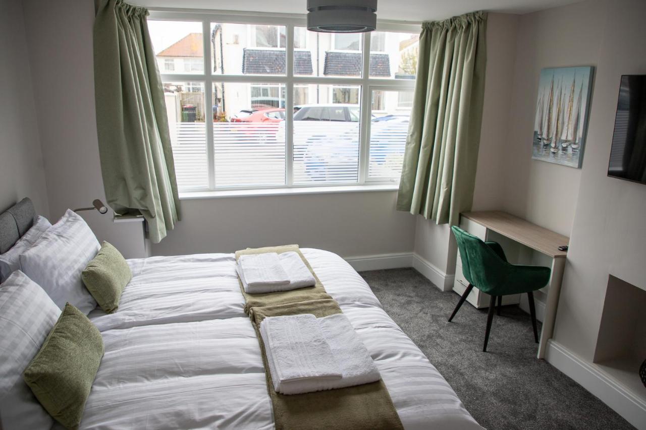 Wave Stays - Ground Floor Apartment - Outside Seating Area Cleveleys Ngoại thất bức ảnh