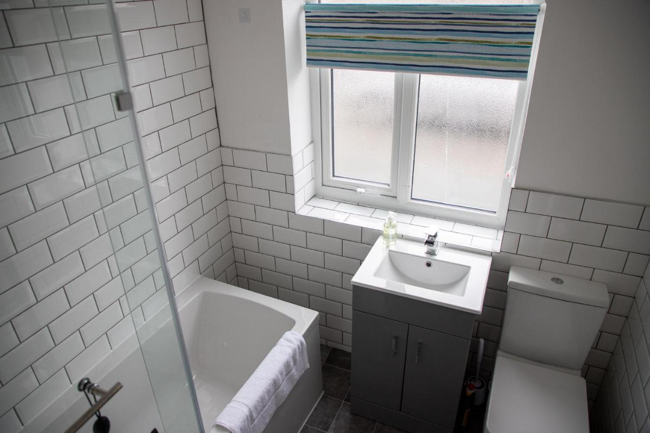 Wave Stays - Ground Floor Apartment - Outside Seating Area Cleveleys Ngoại thất bức ảnh